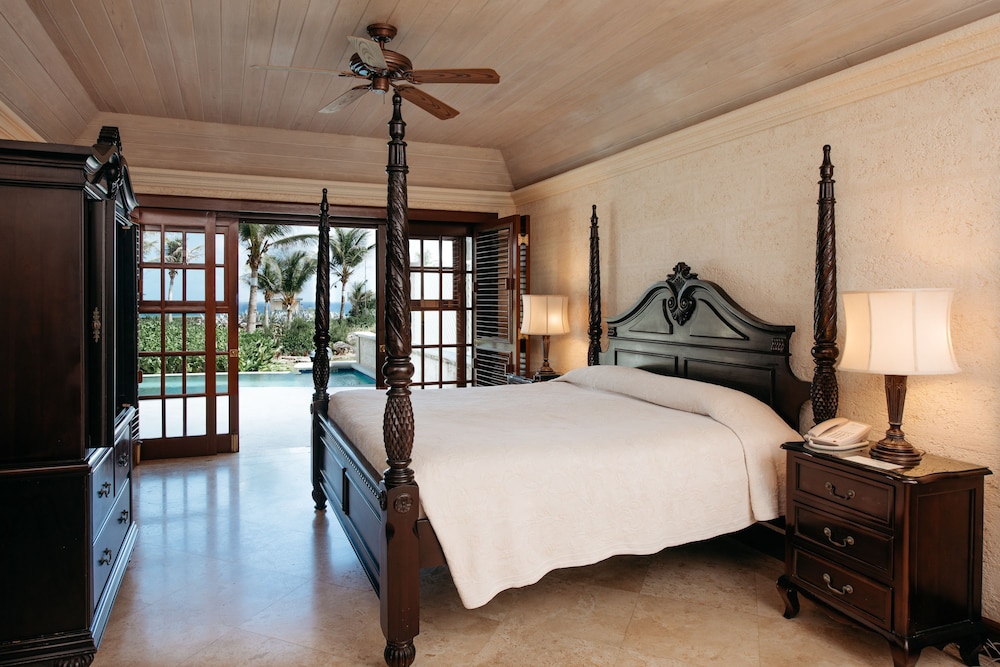 1 Bedroom Suite with 28ft Pool - Photo 1