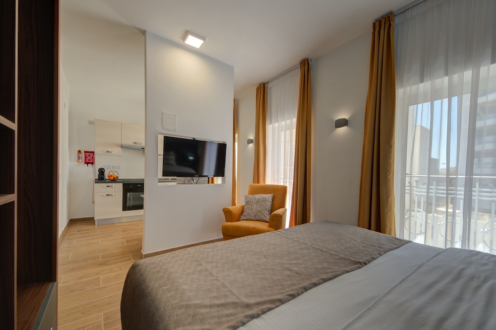 Deluxe Suite photo 3