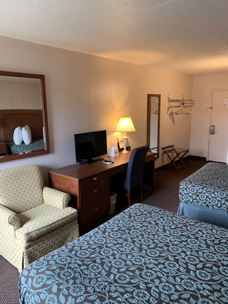 Room, 2 Double Beds, Accessible, Non Smoking - Photo 9