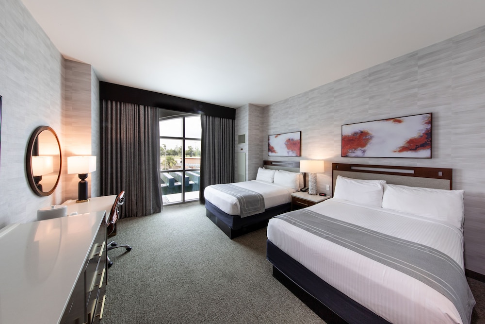 Deluxe Room, 2 Queen Beds, Non Smoking - Photo 6