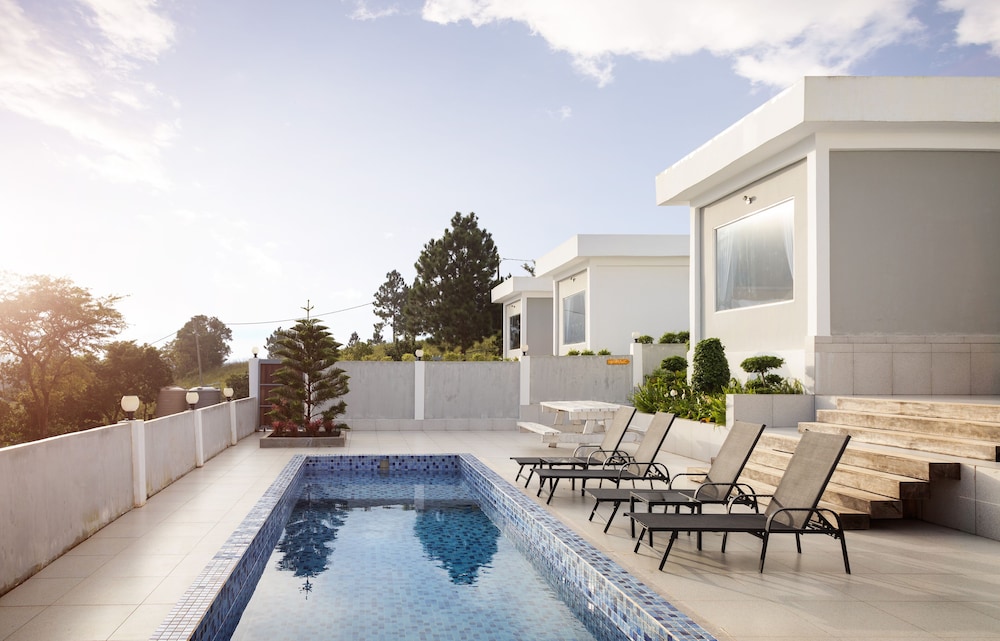 Family Suite Pool Villa 3 Bedrooms - Photo 3
