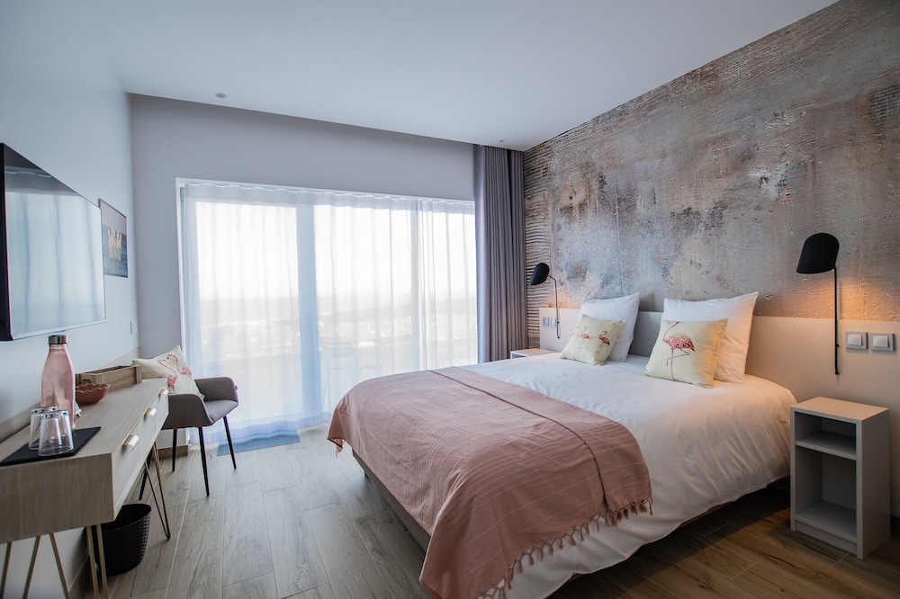 Panoramic Room, 1 Queen Bed, Non Smoking, Ocean View photo 1