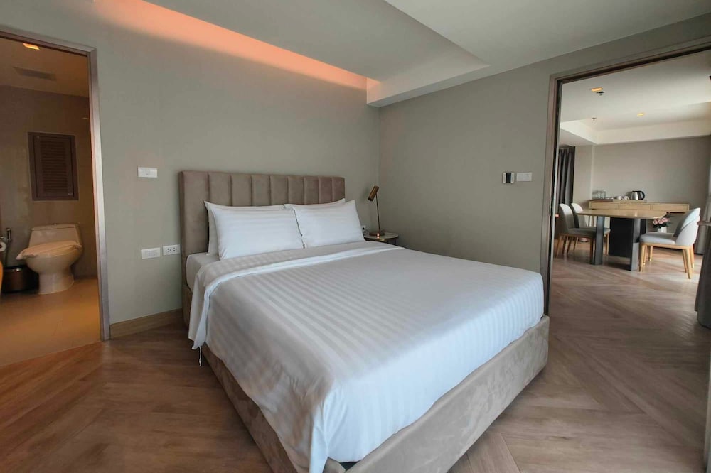2 Bedroom Riverview Suite photo 2