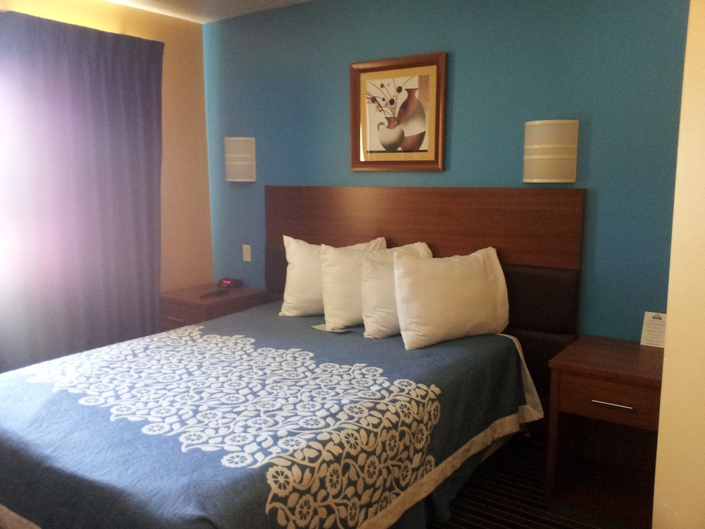 Studio Suite, 1 King Bed, Non Smoking - Photo 2