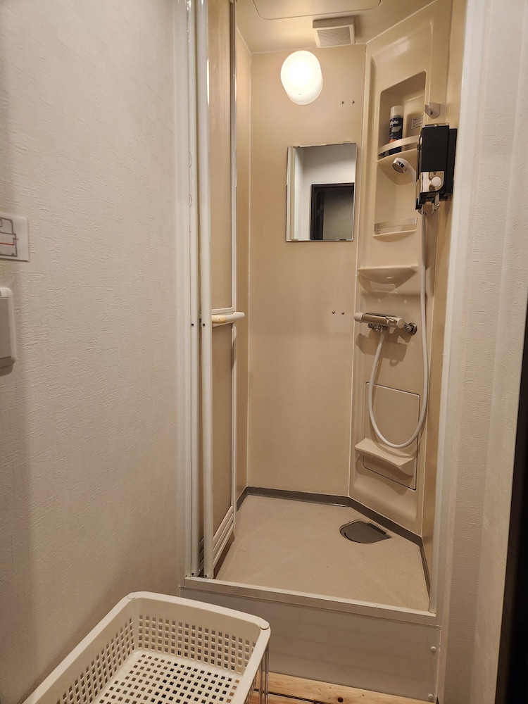 Standard Double Capsule Room Single Use, Non Smoking, Shared Bathroom - Photo 4