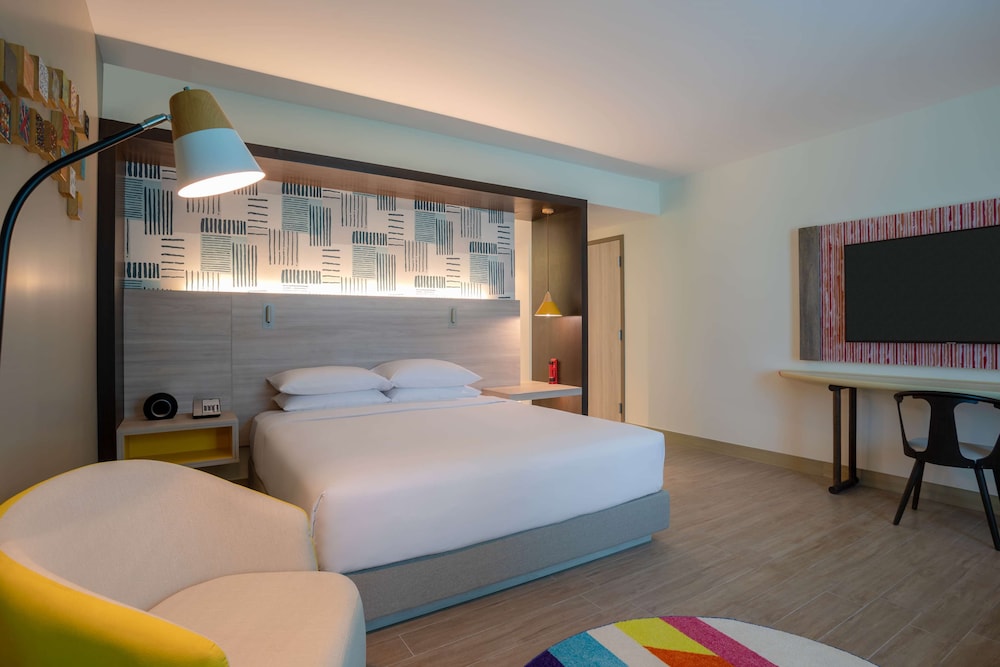 Room, 1 King Bed photo 2