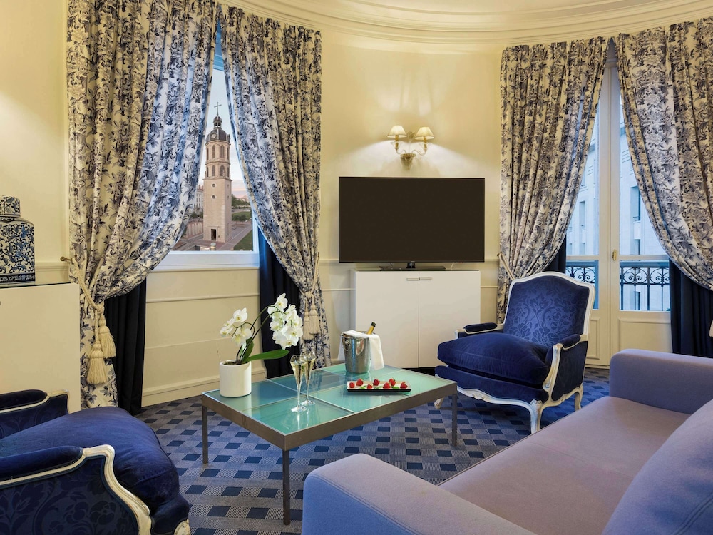 Junior Suite, 1 Double Bed, City View (Circular)