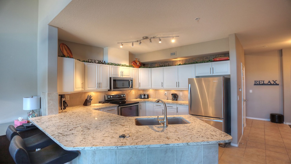 Elite Condo, Multiple Beds, Lake View photo 2