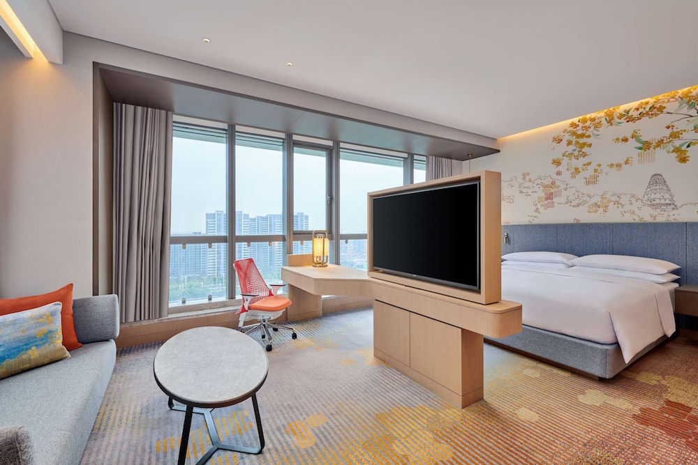 Deluxe Room, 1 King Bed - Photo 1