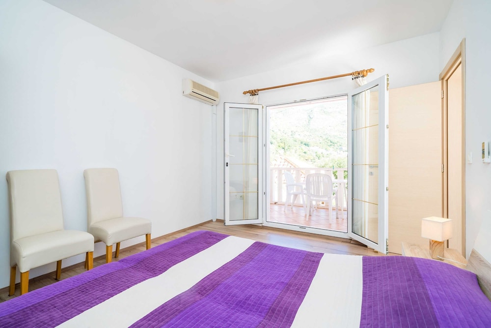 Apartment (1 Bedroom Apt with Balcony n Sea View)