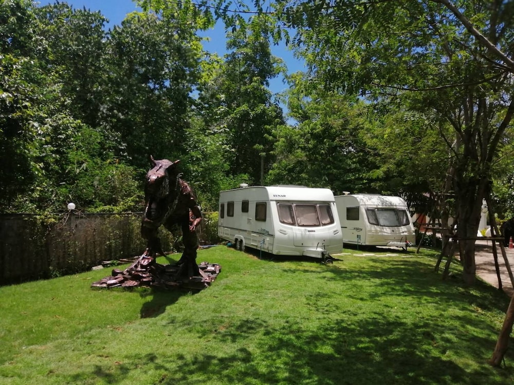 Caravan Car 02 photo 2