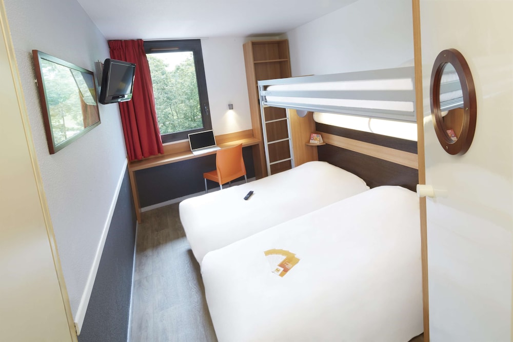 Standard Room, 3 Twin Beds - Photo 2