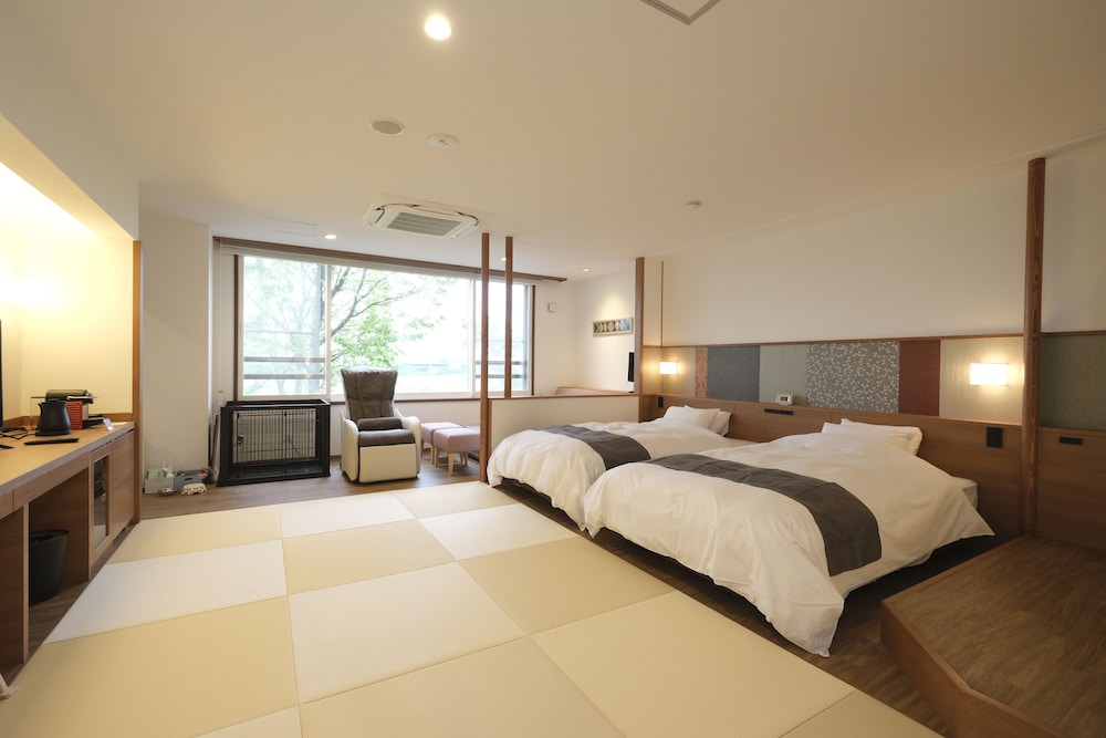Dog Friendly Japanese Western Style Room, 61sqm (River side), Non Smoking photo 1