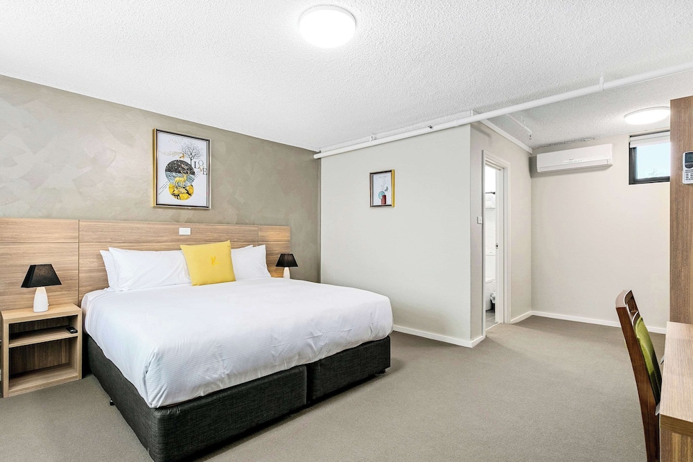 Room, 1 King Bed, Non Smoking