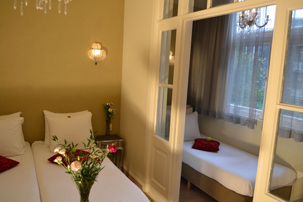 Triple Room, 3 Twin Beds photo 2