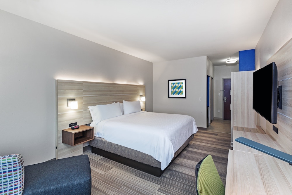 Standard Room, 1 King Bed - Photo 4