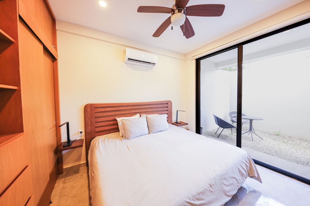Comfort Apartment, 1 King Bed with Sofa bed, Patio, Courtyard View