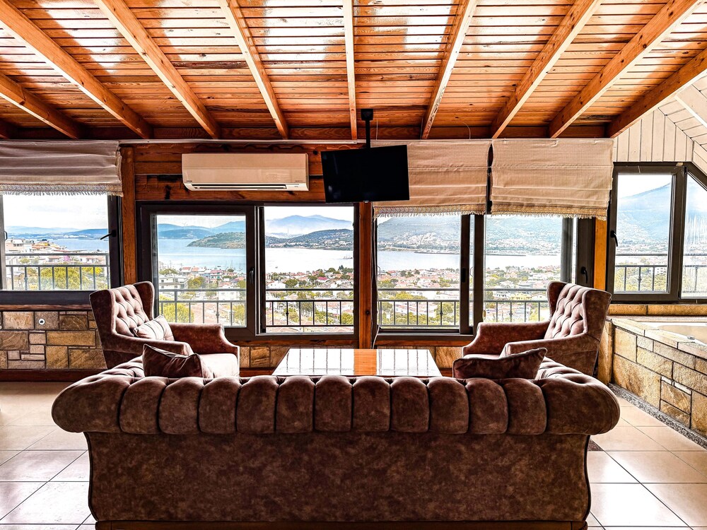 Deluxe Suite, Smoking, Sea View photo 2