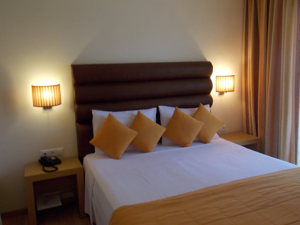 Standard Room, Multiple Beds, Non Smoking, Balcony photo 2