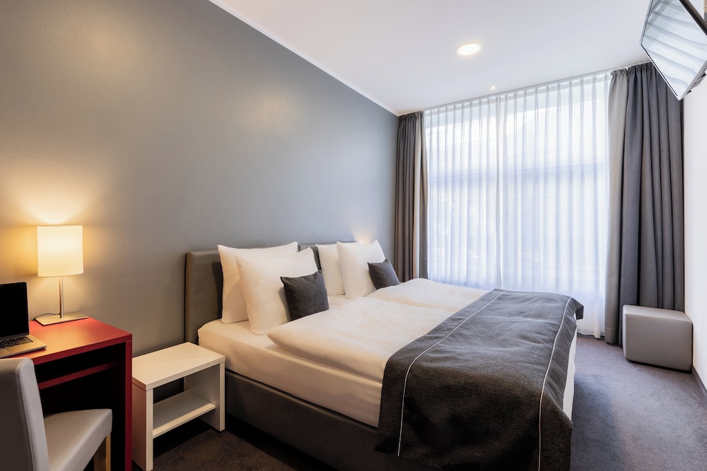 Family Room, 1 King Bed with Sofa bed (Family Room) - Photo 3