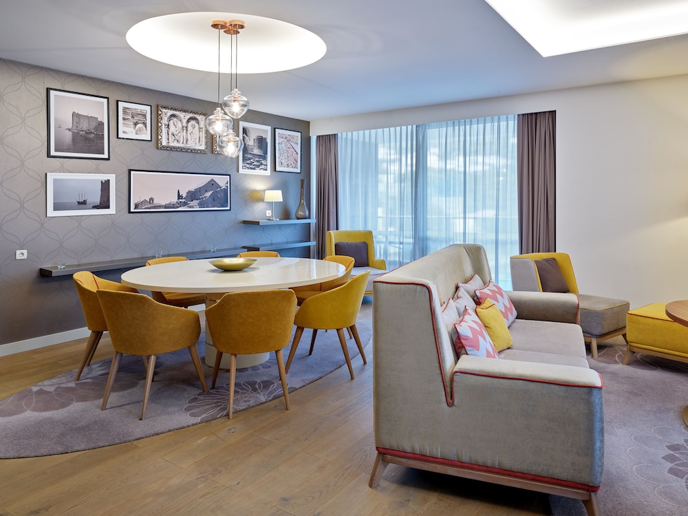Suite, 1 Bedroom, Sea View thumbnail 5