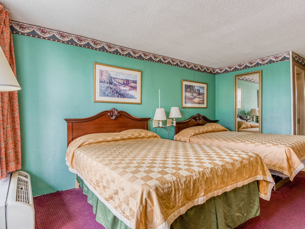 Room, 2 Queen Beds photo 1