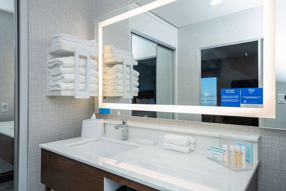 Suite, 2 Queen Beds, Accessible, Refrigerator & Microwave - Photo 10