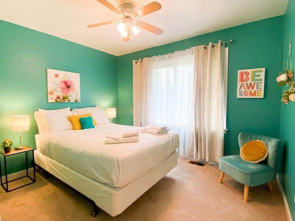 House, Multiple Beds, Patio, Garden View (Belvoir Drive Southern Charmer)