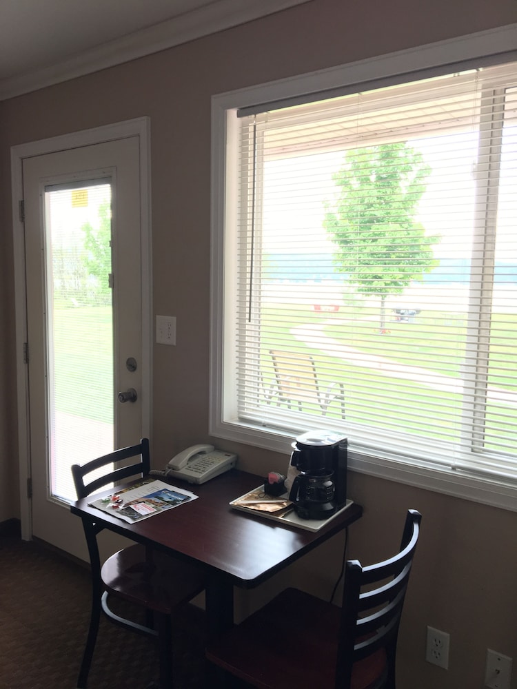 Double Room, 2 Queen Beds, Lake View photo 3