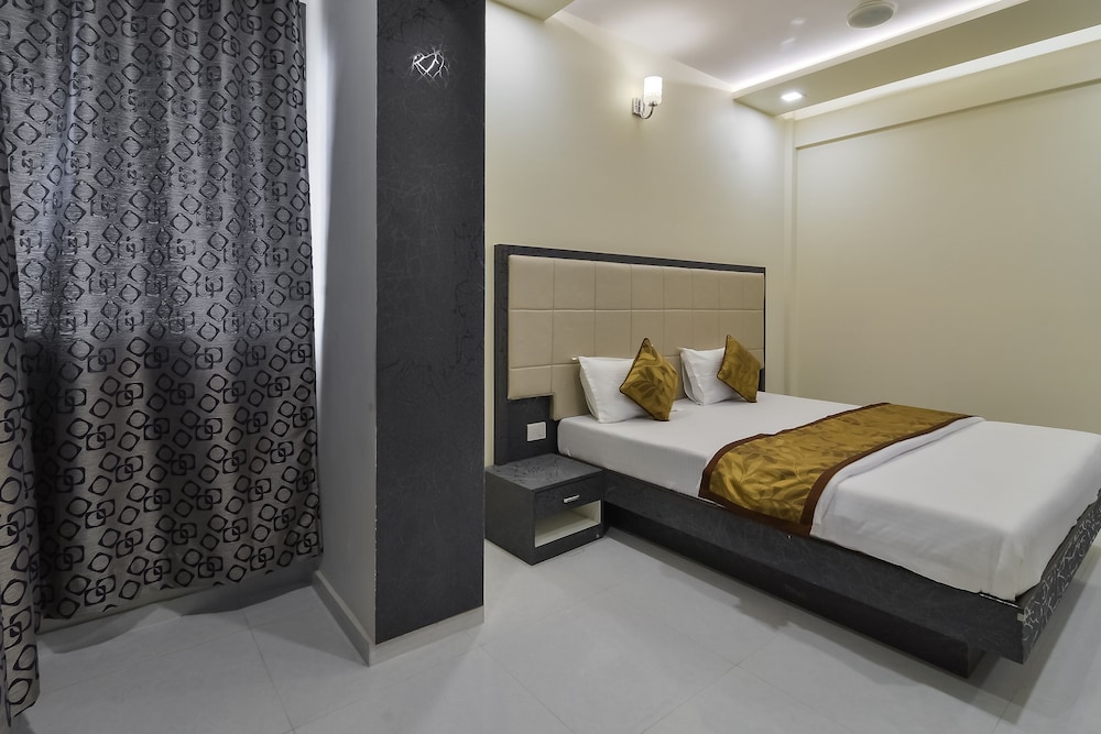 Suite Room - Photo 13