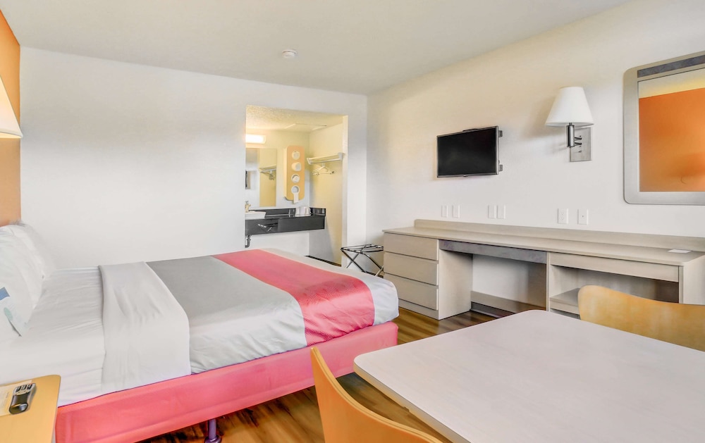 Standard Room, 1 Double Bed, Accessible, Non Smoking photo 1
