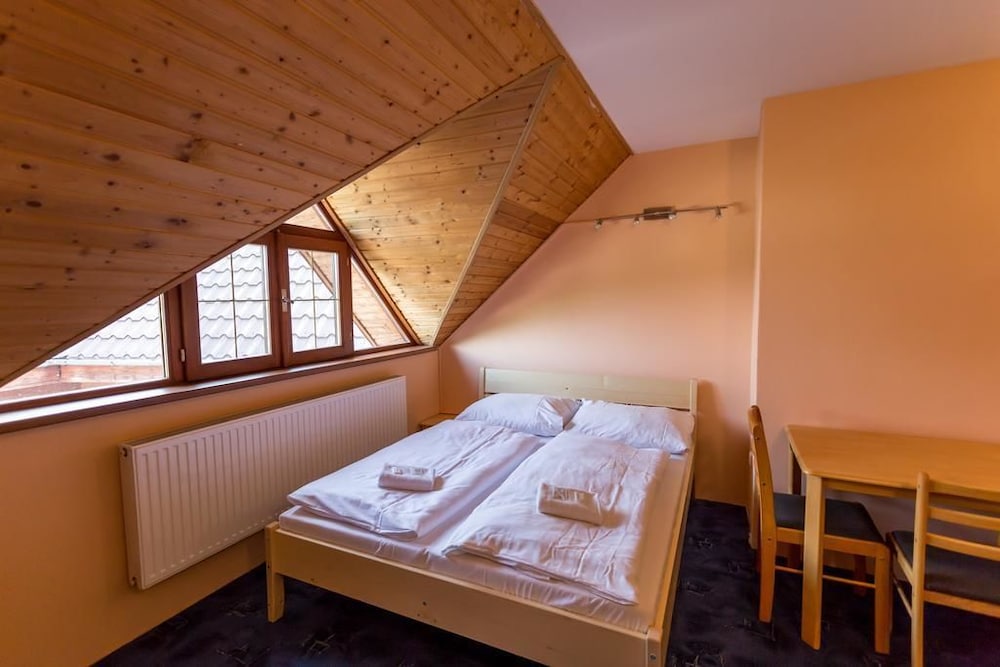 Standard Room, Multiple Beds - Photo 1