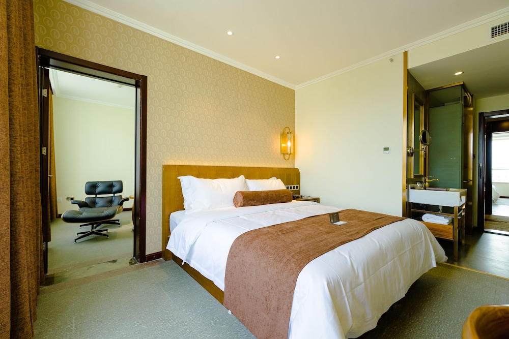 Business Suite photo 1