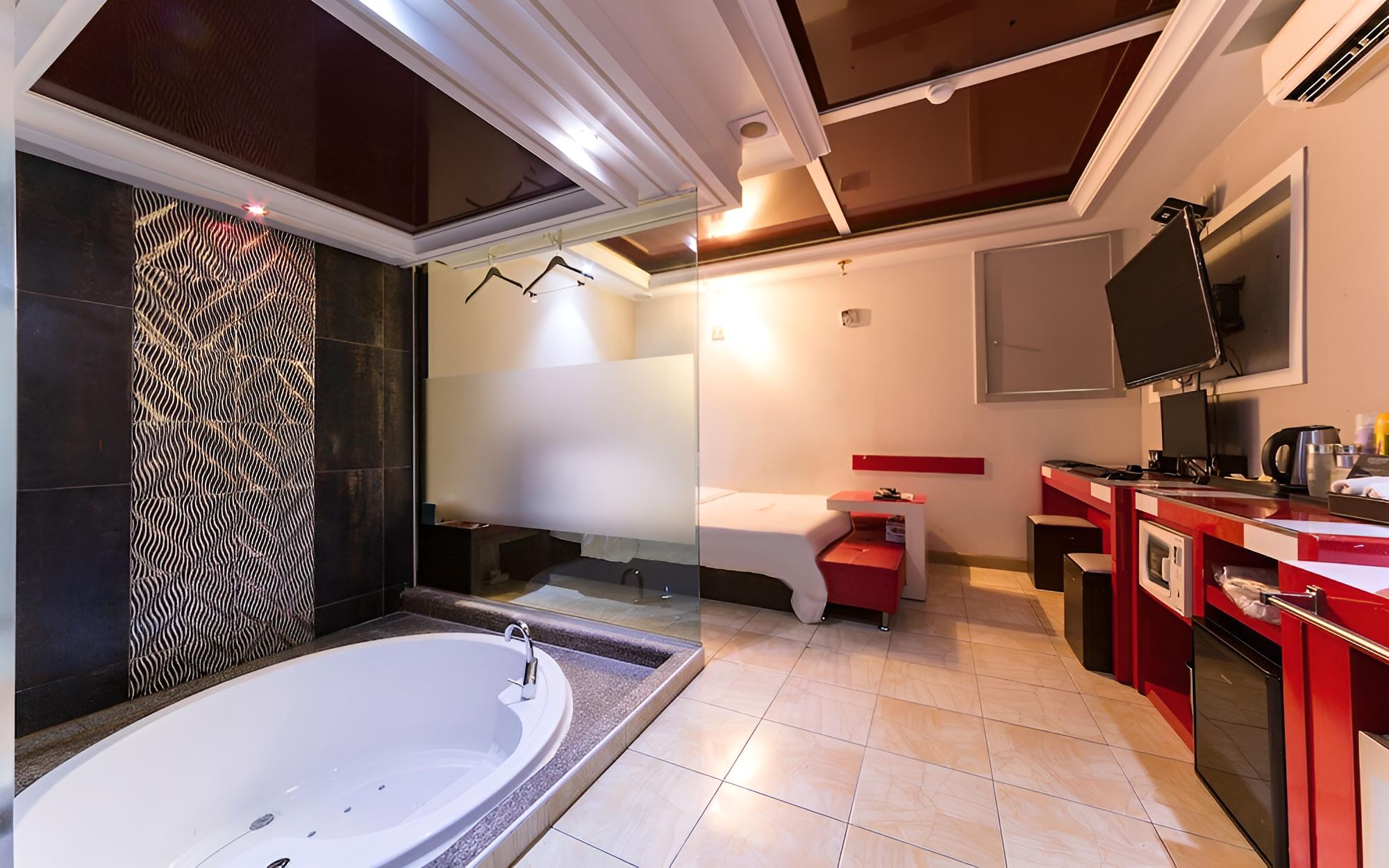 Room (Special room (round bathtub Netflix a) - Photo 21