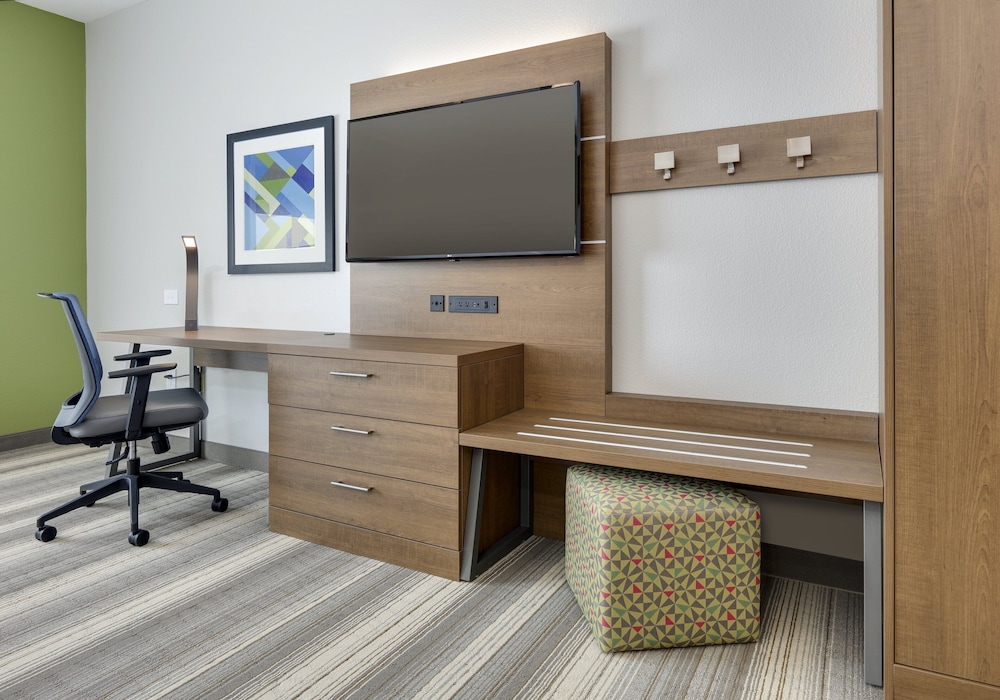 Suite, 1 King Bed, Accessible (Communications Accessible) - Photo 2