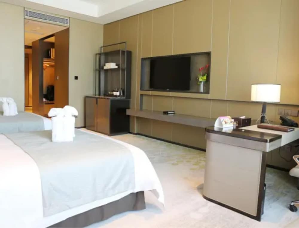 Deluxe Twin Room With View photo 3