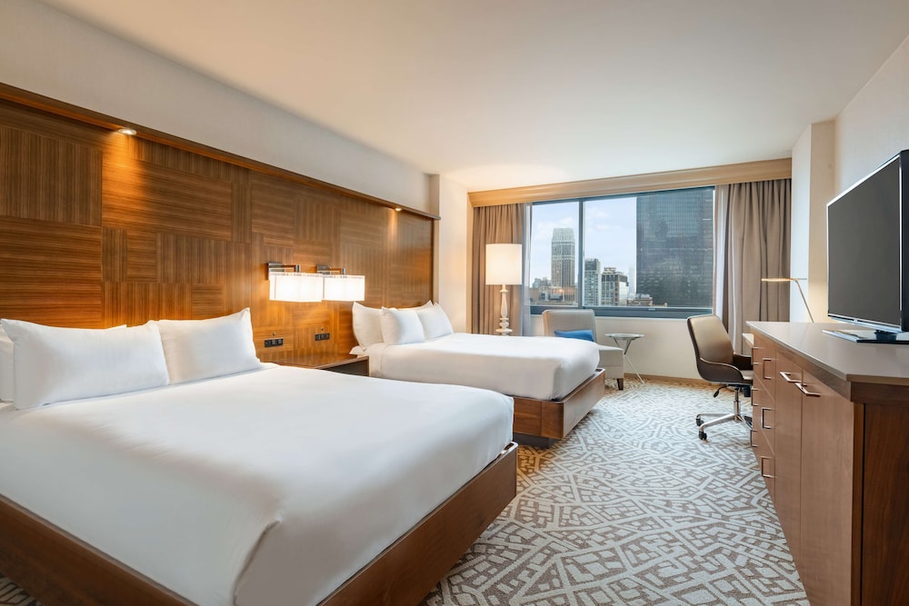 Deluxe Room, 2 Queen Beds (Empire State View)