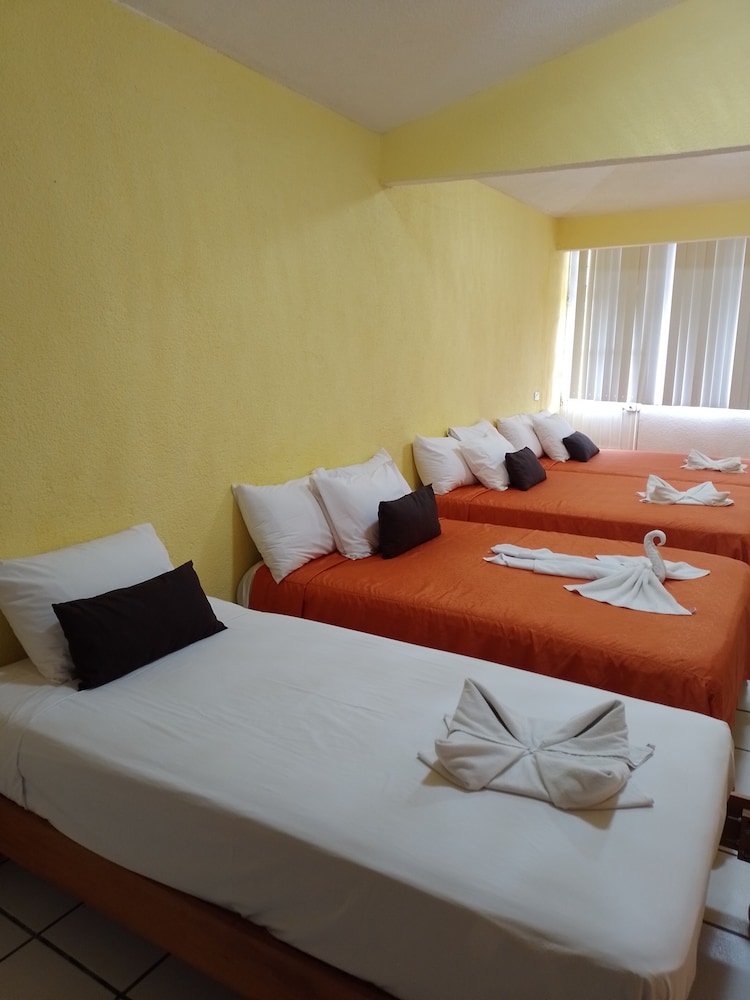 Family Quadruple Room, Balcony, City View photo 2
