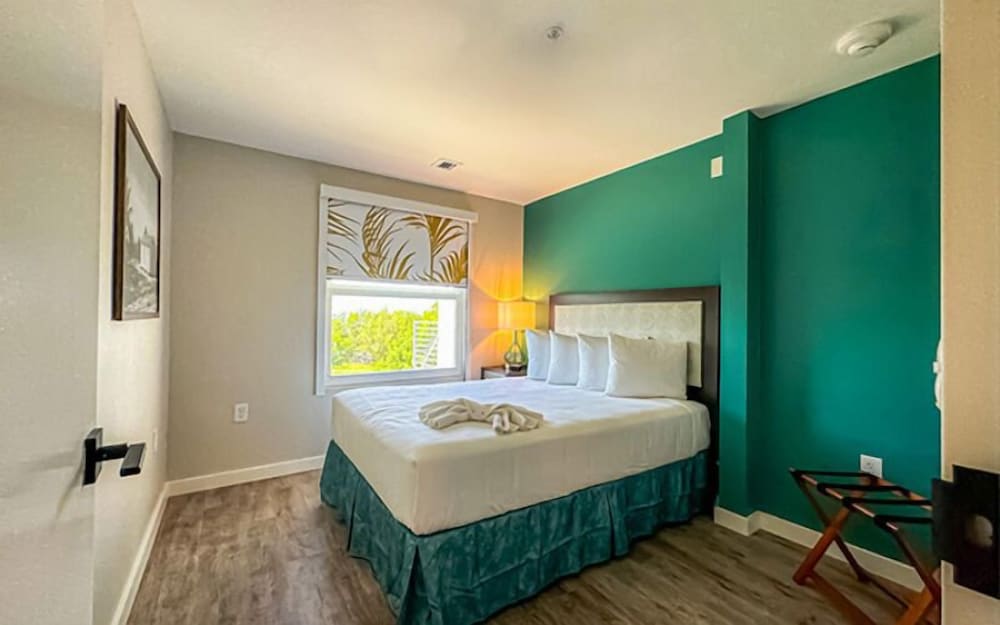 Suite, 1 Queen Bed with Sofa bed, Non Smoking, Balcony photo 1