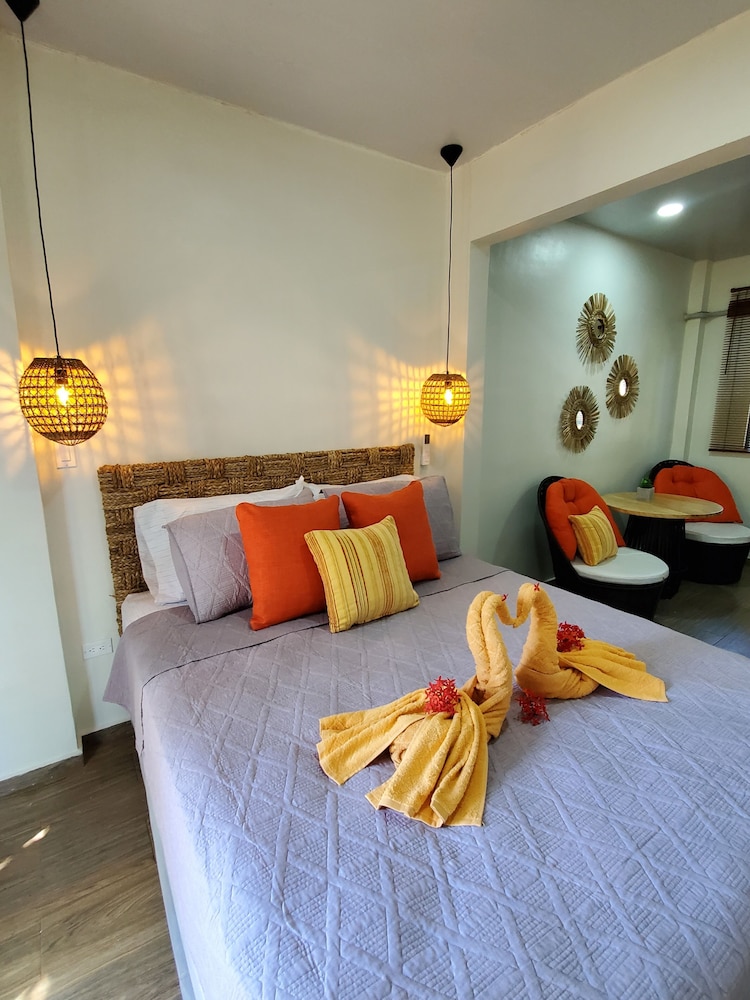 Deluxe Room, 1 Queen Bed, Garden View