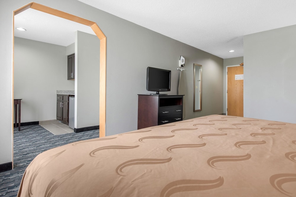 Suite, 1 King Bed with Sofa bed, Non Smoking - Photo 3