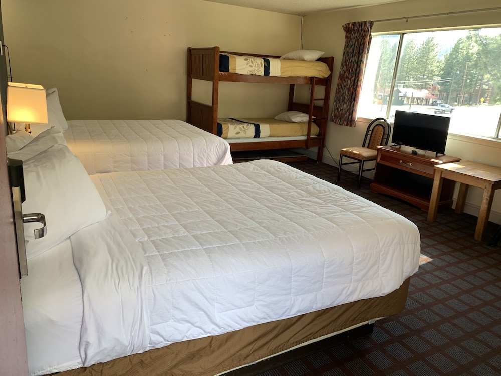 Mountain view 2 Queen Bedroom photo 2