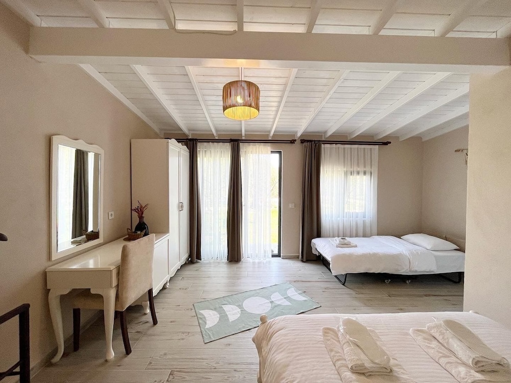 Standard Triple Room photo 3