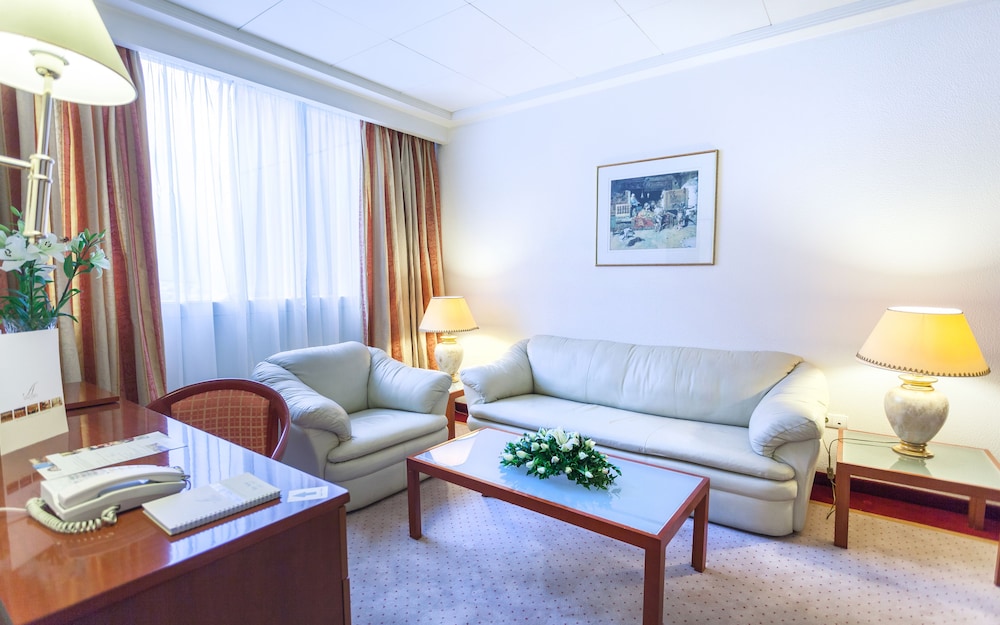 Suite - Photo 5