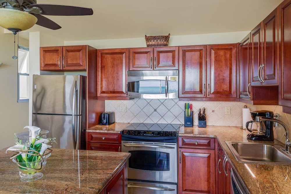 1-Bedroom Oceanfront (4201) photo 3