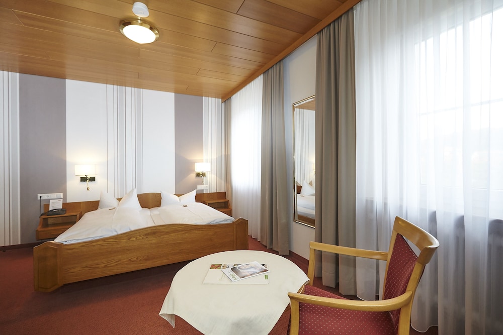 Double Room (Dorfschule)