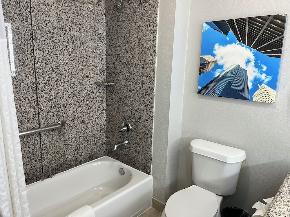 Deluxe Room, 1 King Bed, Non Smoking (Deluxe Executive Room) - Photo 4