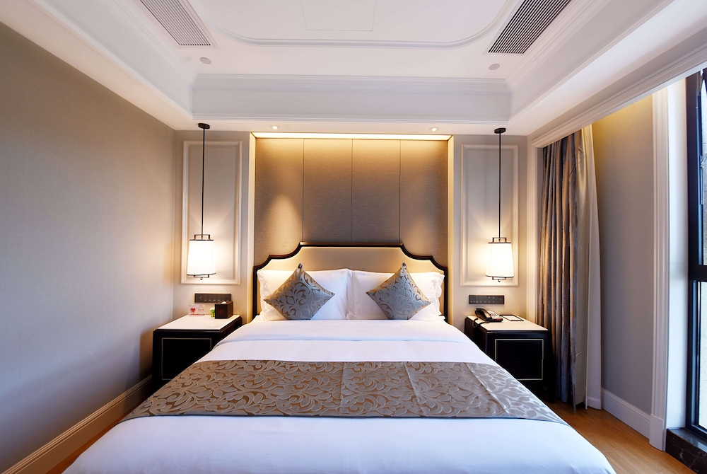 Superior Room, 1 King Bed, Smoking