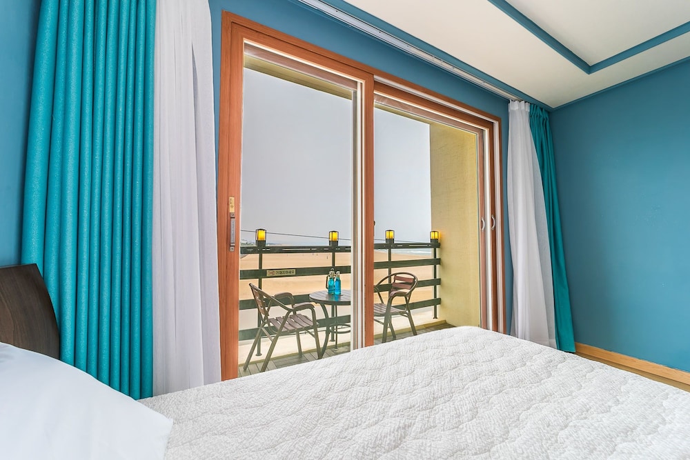 Room (Elmar Twin, Single+Single, Ocean View) photo 2