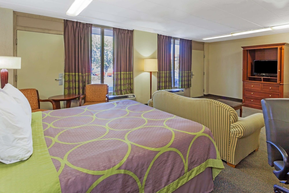 Studio Suite, 1 King Bed, Non Smoking - Photo 1